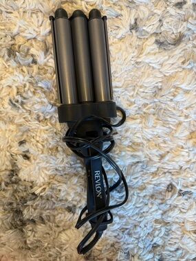 Revlon Triple Barrel Waver 1 inch barrels used less than 5 times